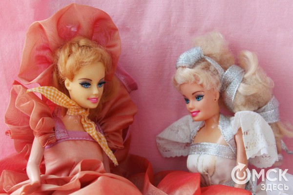 "Создали Барби с гнущимися коленями, и в семье кукол появилась разлучница". Барби отмечает день рождения