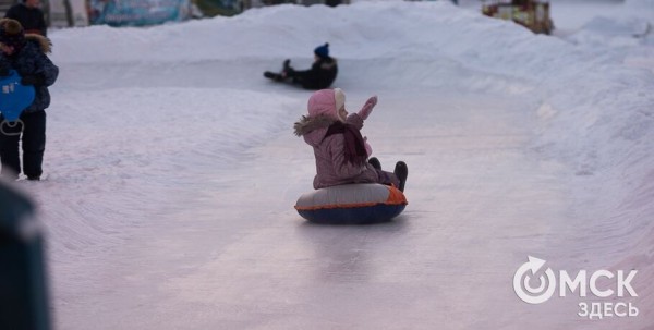 В омских парках начали закрывать горки В омских парках начали закрывать горки