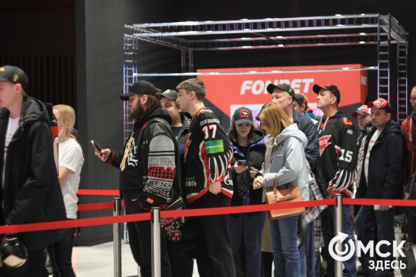 "Мы их полюбили и хотим, чтобы они жили с нами". "Авангард" закрыл сезон вместе с болельщиками "Мы их полюбили и хотим, чтобы они жили с нами". "Авангард" закрыл сезон вместе с болельщиками