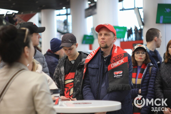 "Мы их полюбили и хотим, чтобы они жили с нами". "Авангард" закрыл сезон вместе с болельщиками "Мы их полюбили и хотим, чтобы они жили с нами". "Авангард" закрыл сезон вместе с болельщиками