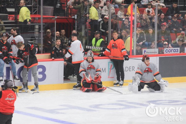 "Мы их полюбили и хотим, чтобы они жили с нами". "Авангард" закрыл сезон вместе с болельщиками "Мы их полюбили и хотим, чтобы они жили с нами". "Авангард" закрыл сезон вместе с болельщиками