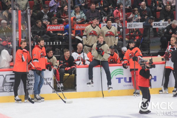 "Мы их полюбили и хотим, чтобы они жили с нами". "Авангард" закрыл сезон вместе с болельщиками "Мы их полюбили и хотим, чтобы они жили с нами". "Авангард" закрыл сезон вместе с болельщиками