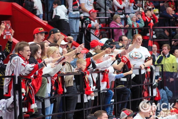 "И покуда я жив, я буду болеть за "Авангард". За что омские фанаты любят хоккей "И покуда я жив, я буду болеть за "Авангард". За что омские фанаты любят хоккей