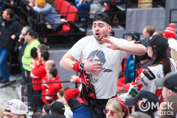 "И покуда я жив, я буду болеть за "Авангард". За что омские фанаты любят хоккей "И покуда я жив, я буду болеть за "Авангард". За что омские фанаты любят хоккей