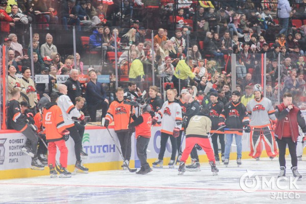 "Мы их полюбили и хотим, чтобы они жили с нами". "Авангард" закрыл сезон вместе с болельщиками "Мы их полюбили и хотим, чтобы они жили с нами". "Авангард" закрыл сезон вместе с болельщиками