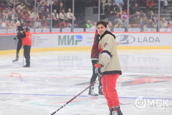 "Мы их полюбили и хотим, чтобы они жили с нами". "Авангард" закрыл сезон вместе с болельщиками "Мы их полюбили и хотим, чтобы они жили с нами". "Авангард" закрыл сезон вместе с болельщиками