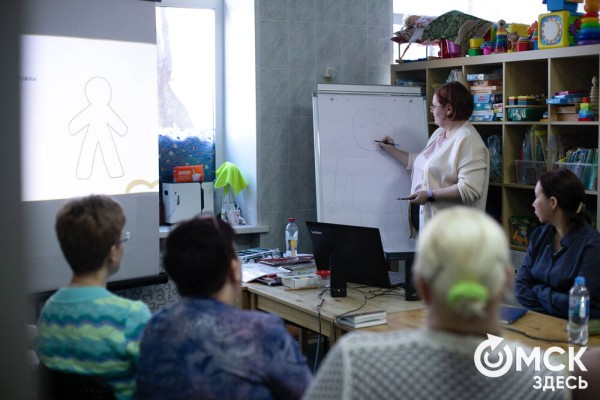 Омских родителей познакомили с альтернативной реабилитацией детей с инвалидностью