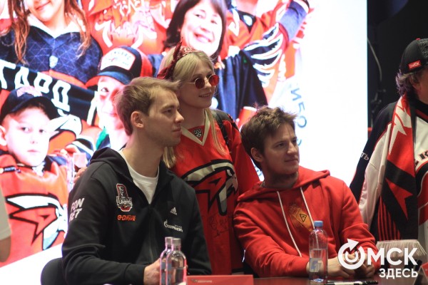 "Мы их полюбили и хотим, чтобы они жили с нами". "Авангард" закрыл сезон вместе с болельщиками "Мы их полюбили и хотим, чтобы они жили с нами". "Авангард" закрыл сезон вместе с болельщиками