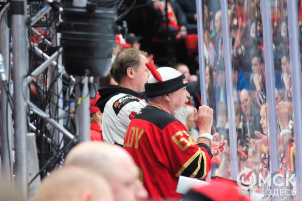 "И покуда я жив, я буду болеть за "Авангард". За что омские фанаты любят хоккей "И покуда я жив, я буду болеть за "Авангард". За что омские фанаты любят хоккей