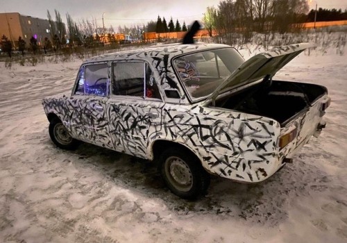 Заметное авто: в Омске угнали «ретро» автомобиль редкой расцветки