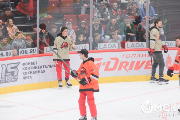 "Мы их полюбили и хотим, чтобы они жили с нами". "Авангард" закрыл сезон вместе с болельщиками "Мы их полюбили и хотим, чтобы они жили с нами". "Авангард" закрыл сезон вместе с болельщиками