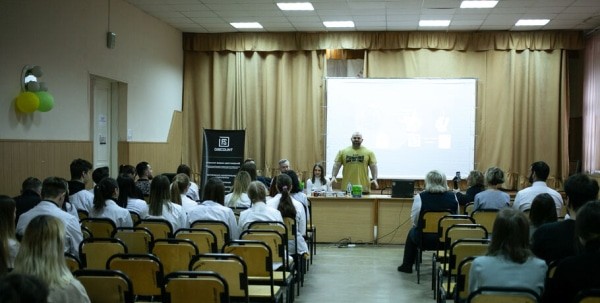 Как фитнес влияет на здоровье и каких тренеров нужно избегать? В Омске презентовали оздоровительный проект