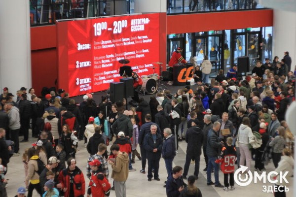 "Мы их полюбили и хотим, чтобы они жили с нами". "Авангард" закрыл сезон вместе с болельщиками "Мы их полюбили и хотим, чтобы они жили с нами". "Авангард" закрыл сезон вместе с болельщиками