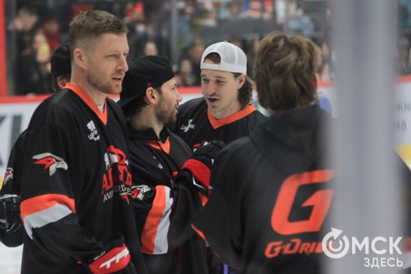 "Мы их полюбили и хотим, чтобы они жили с нами". "Авангард" закрыл сезон вместе с болельщиками "Мы их полюбили и хотим, чтобы они жили с нами". "Авангард" закрыл сезон вместе с болельщиками