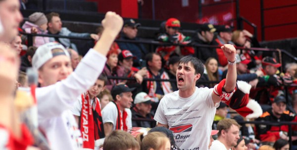 "И покуда я жив, я буду болеть за "Авангард". За что омские фанаты любят хоккей "И покуда я жив, я буду болеть за "Авангард". За что омские фанаты любят хоккей