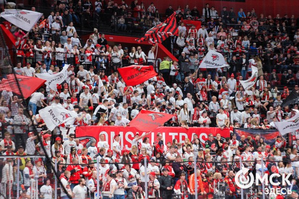 "И покуда я жив, я буду болеть за "Авангард". За что омские фанаты любят хоккей "И покуда я жив, я буду болеть за "Авангард". За что омские фанаты любят хоккей