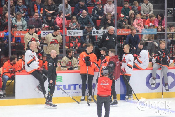 "Мы их полюбили и хотим, чтобы они жили с нами". "Авангард" закрыл сезон вместе с болельщиками "Мы их полюбили и хотим, чтобы они жили с нами". "Авангард" закрыл сезон вместе с болельщиками