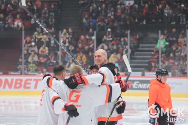 "Мы их полюбили и хотим, чтобы они жили с нами". "Авангард" закрыл сезон вместе с болельщиками "Мы их полюбили и хотим, чтобы они жили с нами". "Авангард" закрыл сезон вместе с болельщиками