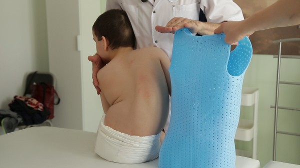 "Для нас очень важно облегчать жизнь родителям". Ортопед-травматолог родом из Сирии о благотворительной миссии в Омске