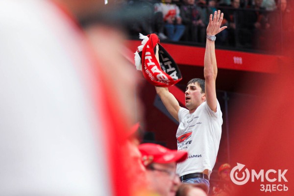 "И покуда я жив, я буду болеть за "Авангард". За что омские фанаты любят хоккей "И покуда я жив, я буду болеть за "Авангард". За что омские фанаты любят хоккей