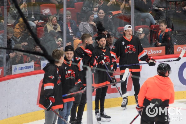 "Мы их полюбили и хотим, чтобы они жили с нами". "Авангард" закрыл сезон вместе с болельщиками "Мы их полюбили и хотим, чтобы они жили с нами". "Авангард" закрыл сезон вместе с болельщиками