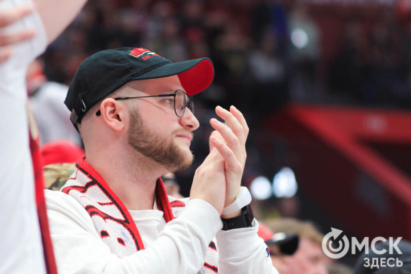 "И покуда я жив, я буду болеть за "Авангард". За что омские фанаты любят хоккей "И покуда я жив, я буду болеть за "Авангард". За что омские фанаты любят хоккей