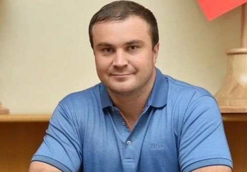 Хоценко показывает жене по телефону омскую «Арену», чтобы она быстрее приехала в Омск