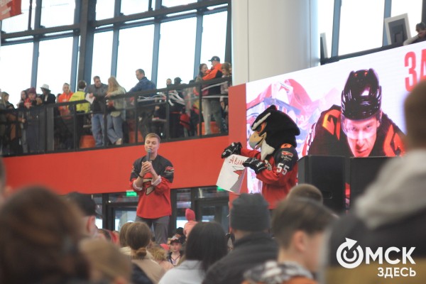 "Мы их полюбили и хотим, чтобы они жили с нами". "Авангард" закрыл сезон вместе с болельщиками "Мы их полюбили и хотим, чтобы они жили с нами". "Авангард" закрыл сезон вместе с болельщиками