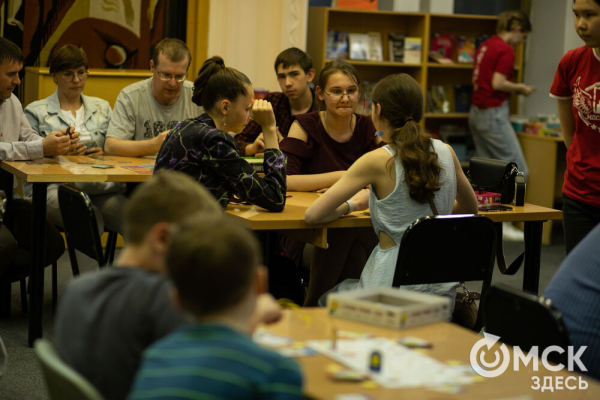 От Луны и Венеры до книг и винила. В Омске прошла "Библионочь"