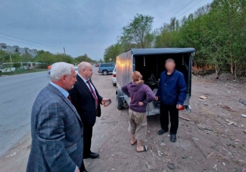 Мэр Шелест случайно «застукал» двух омичей за незаконным выбросом строительного мусора