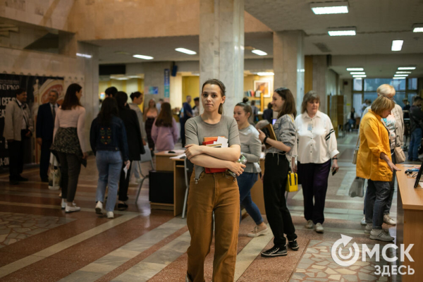 От Луны и Венеры до книг и винила. В Омске прошла "Библионочь"