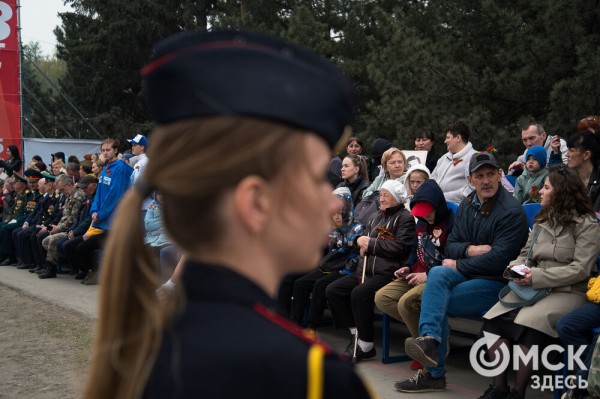Десять тысяч омичей наблюдали парад Победы. Посмотрите и вы, как он прошёл