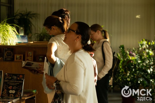 От Луны и Венеры до книг и винила. В Омске прошла "Библионочь"