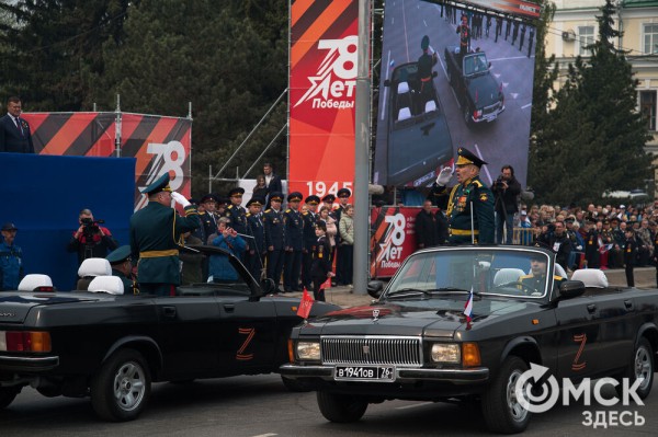 Десять тысяч омичей наблюдали парад Победы. Посмотрите и вы, как он прошёл
