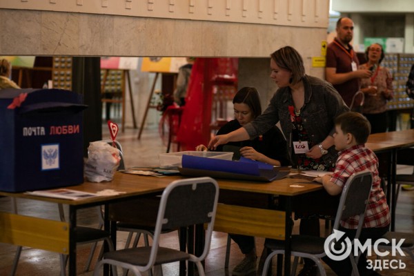 От Луны и Венеры до книг и винила. В Омске прошла "Библионочь"