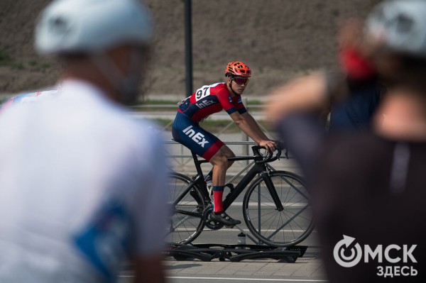 Как в Омске проходит велогонка памяти Леонида Живодёрова