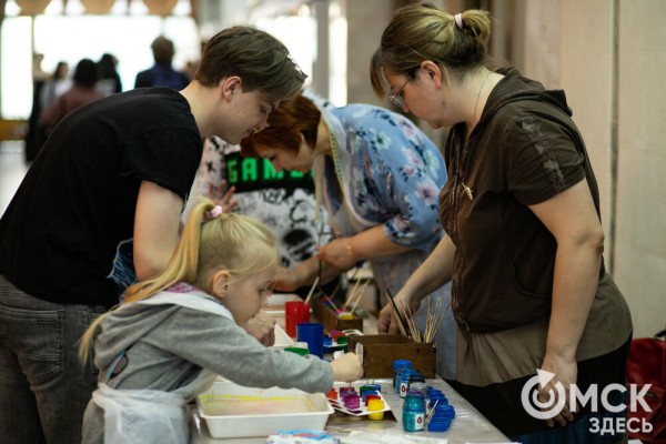 От Луны и Венеры до книг и винила. В Омске прошла "Библионочь"