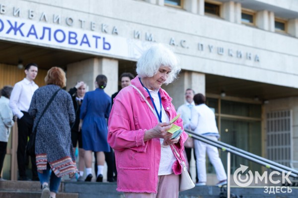 От Луны и Венеры до книг и винила. В Омске прошла "Библионочь"