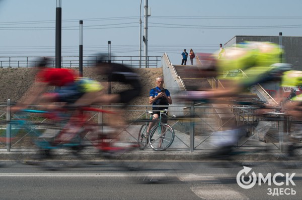 Как в Омске проходит велогонка памяти Леонида Живодёрова