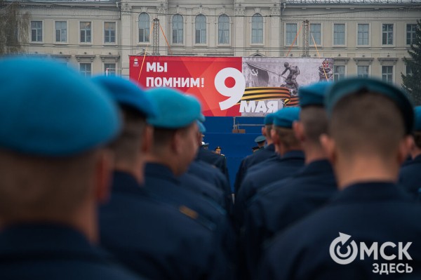 Десять тысяч омичей наблюдали парад Победы. Посмотрите и вы, как он прошёл