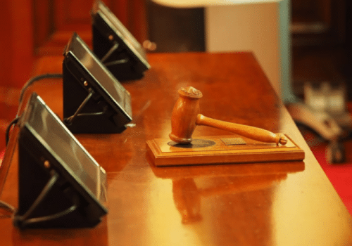 Омский областной суд отправил на&nbsp;пересмотр дело судьи Куминова, сбившего двух человек на&nbsp;машине