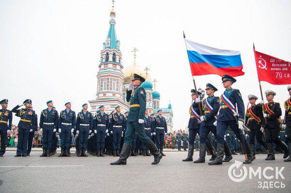 Десять тысяч омичей наблюдали парад Победы. Посмотрите и вы, как он прошёл