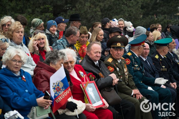 Десять тысяч омичей наблюдали парад Победы. Посмотрите и вы, как он прошёл