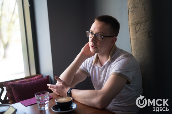 "У меня на руках чуть не умер ребёнок, и я думал об увольнении". Честный разговор с фельдшером скорой помощи