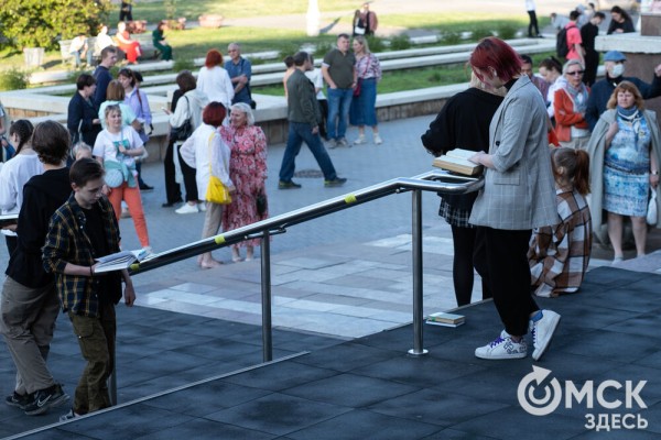 От Луны и Венеры до книг и винила. В Омске прошла "Библионочь"