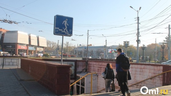 В Омске на остановке нашли школьника под действием наркотиков