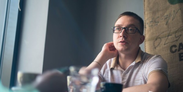 "У меня на руках чуть не умер ребёнок, и я думал об увольнении". Честный разговор с фельдшером скорой помощи