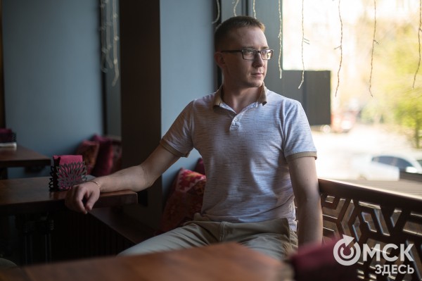 "У меня на руках чуть не умер ребёнок, и я думал об увольнении". Честный разговор с фельдшером скорой помощи