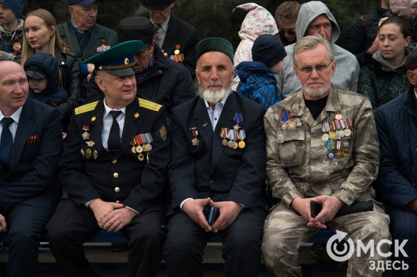 Десять тысяч омичей наблюдали парад Победы. Посмотрите и вы, как он прошёл