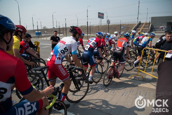 Как в Омске проходит велогонка памяти Леонида Живодёрова